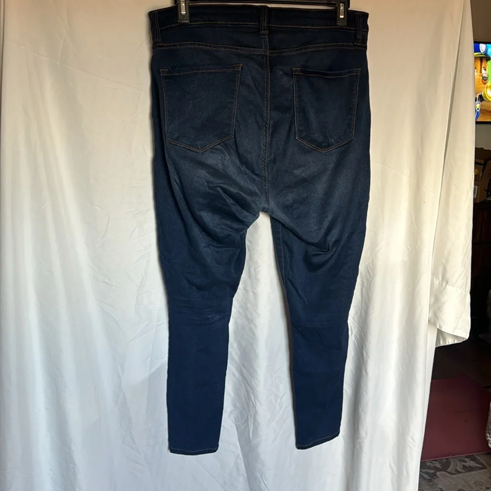 Statue jeans - Picture 2 of 3